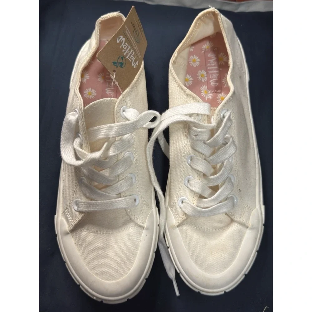 Mad Love Canvas Sneakers Women Fran White Lace Up Shoes Size 9 NWT